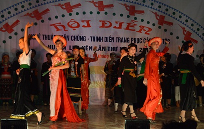 Hội diễn nghệ thuật quần chúng, trình diễn trang phục các dân tộc tỉnh Yên Bái năm 2013